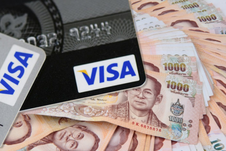 Tới Thái Lan nên dùng tiền mặt hay thẻ visa?
