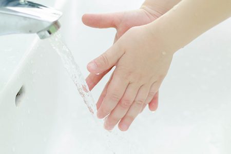 Nước rửa tay có cồn cũng chịu thua loại vi khuẩn mới này?